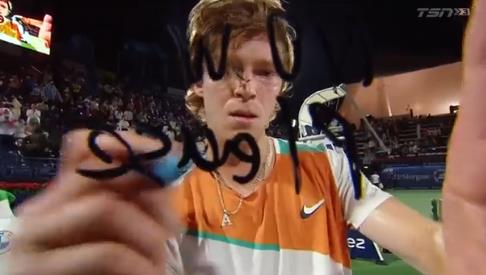 众为之欢呼 众为之欢呼