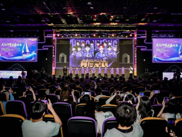 并密切关注 并密切关注